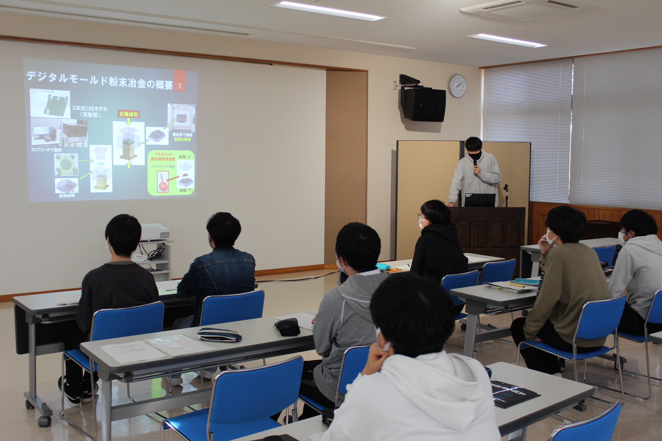 機械・生産技術科(機械システム学科)の卒業研究中間発表会を行いました