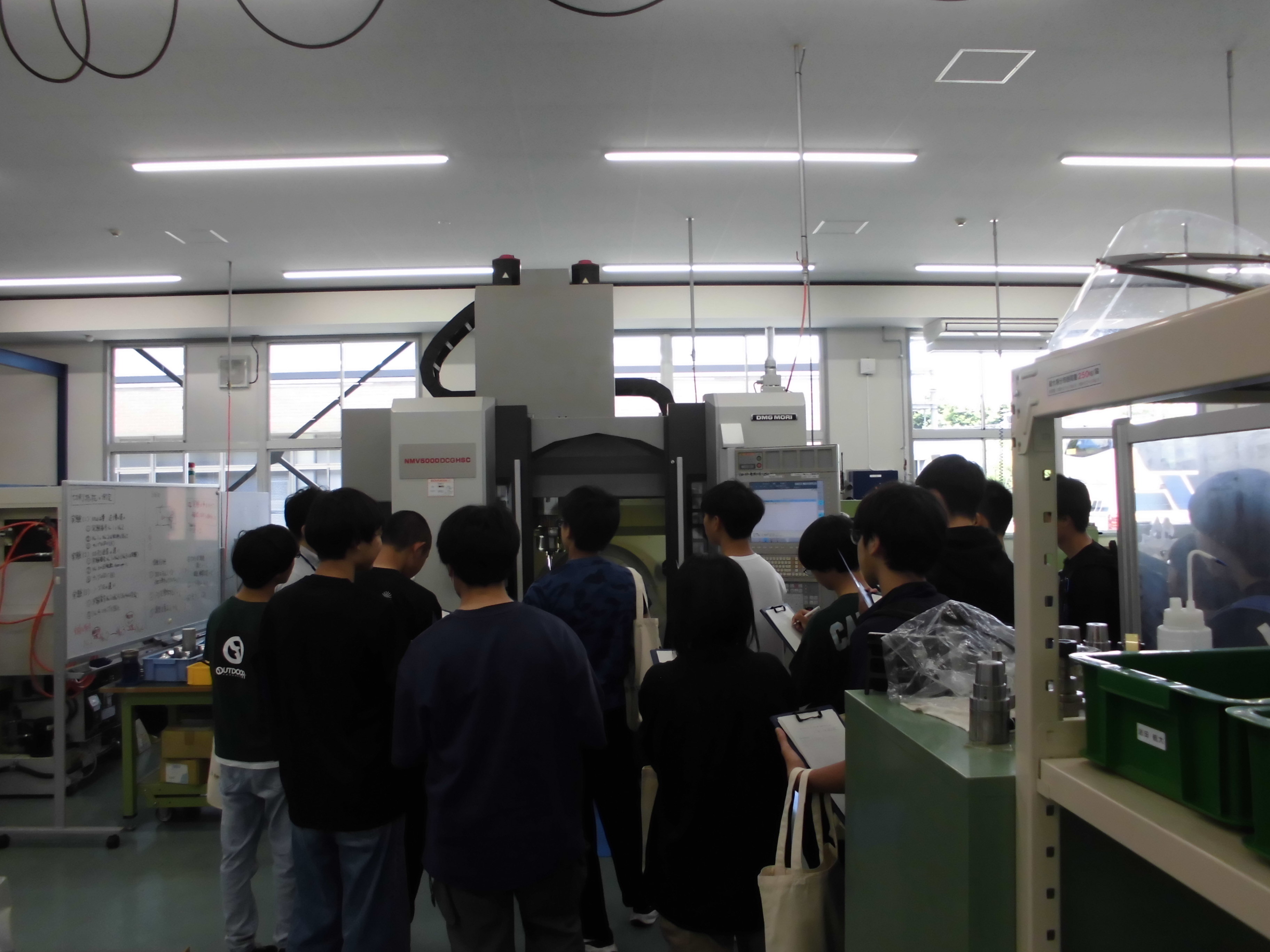 駒ヶ根工業高校の１年生が学校見学に来ました。