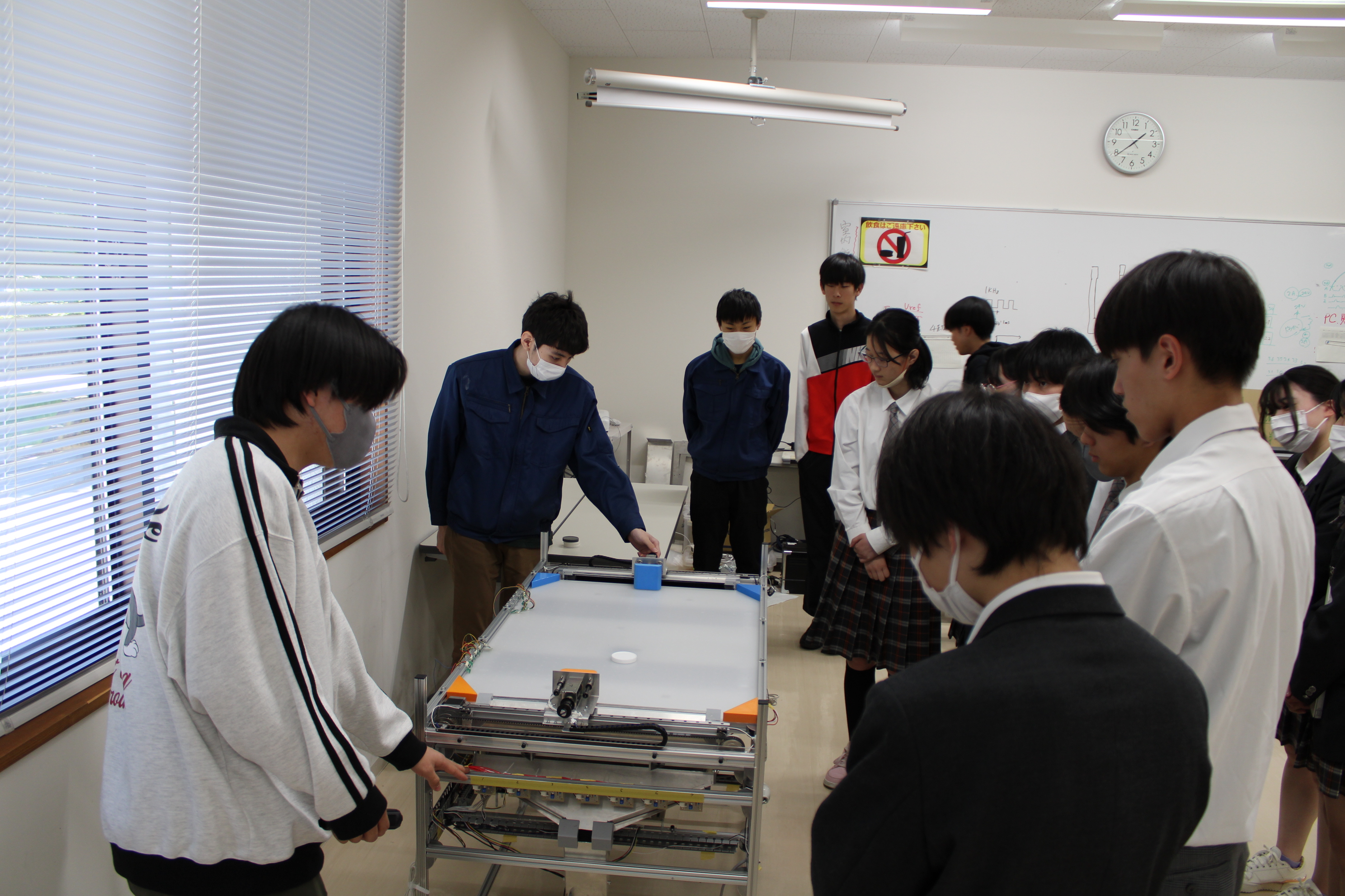 辰野高校の学生が本校を見学しました
